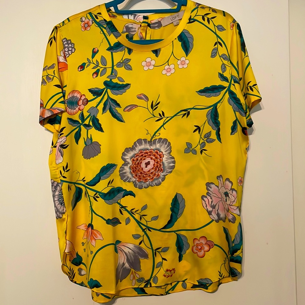 Loft size Large yellow short sleeve blouse